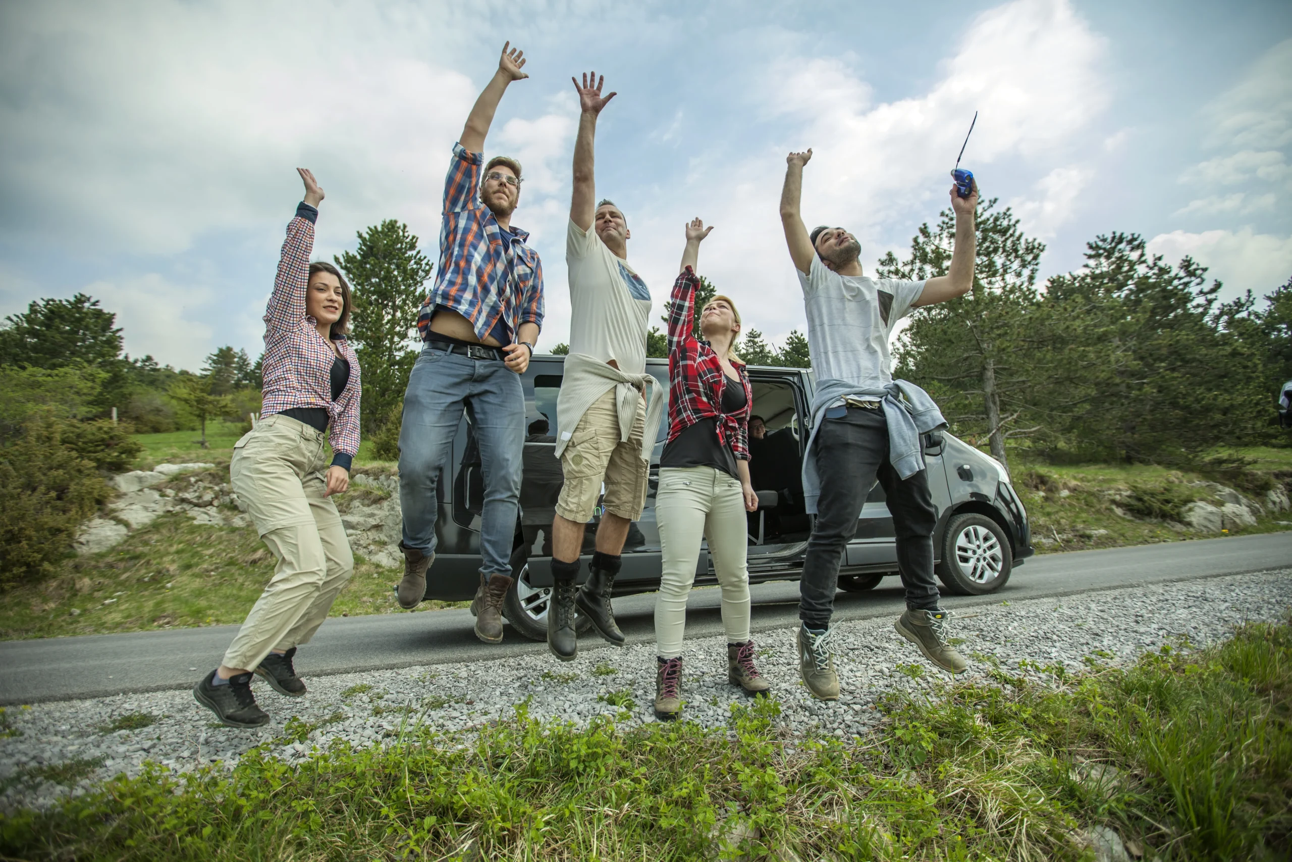 ace cars minibus hire